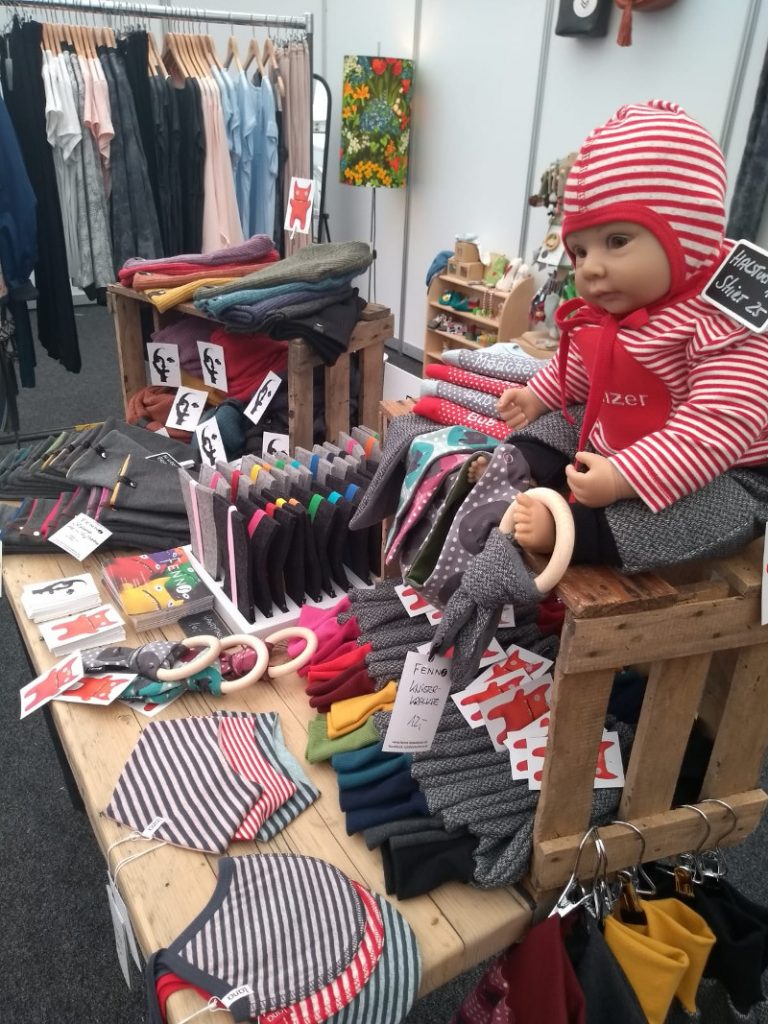 Große Auswahl an fairer Kleidung, auch für die Kleinsten auf den Fairen Welten 2019.